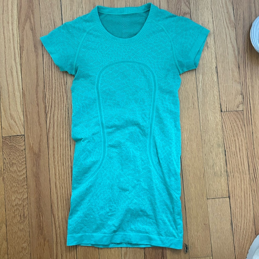 Lululemon workout top